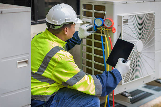 Professional Hvac Installation technician working in Farmersville, IL